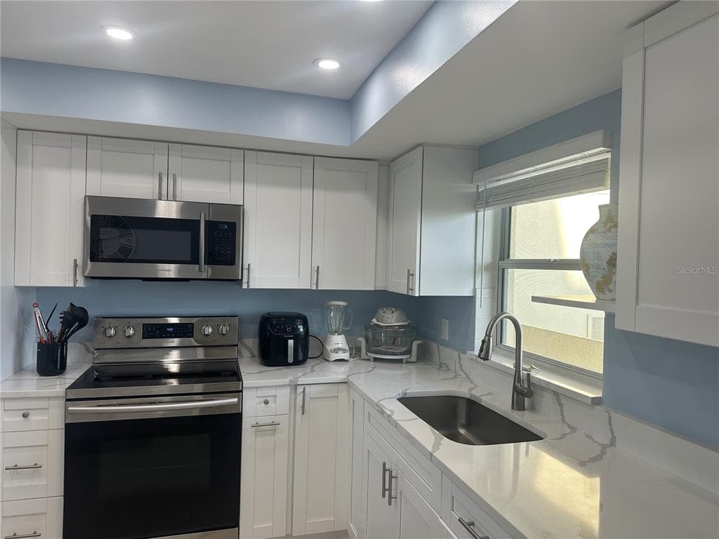 4725 COVE CIRCLE #804 3
