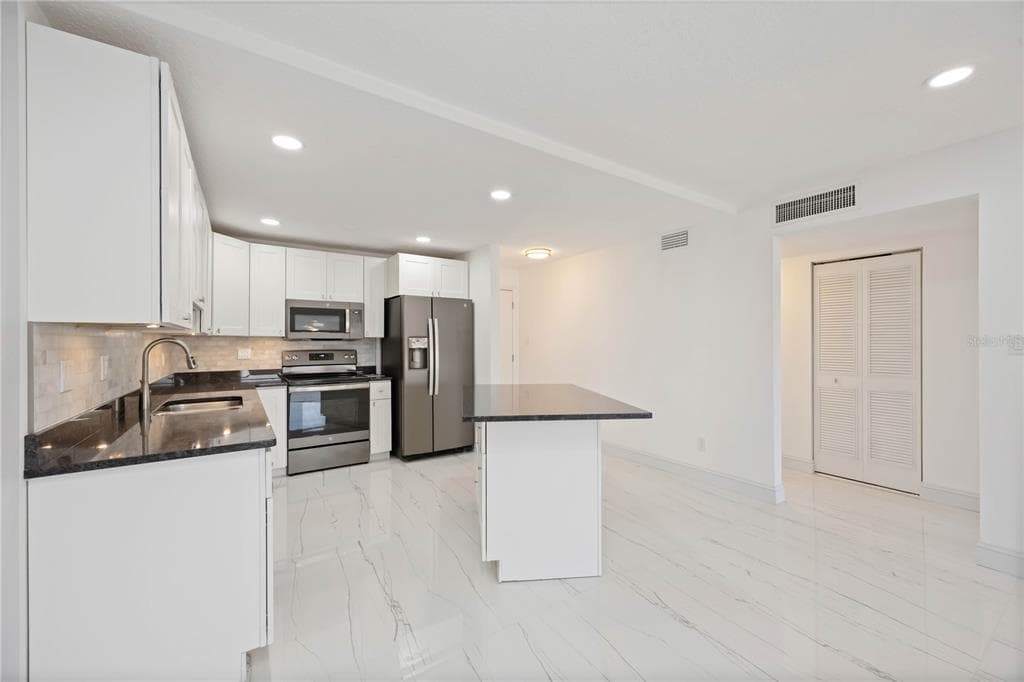 9608 VALENCIA COVE photo 13