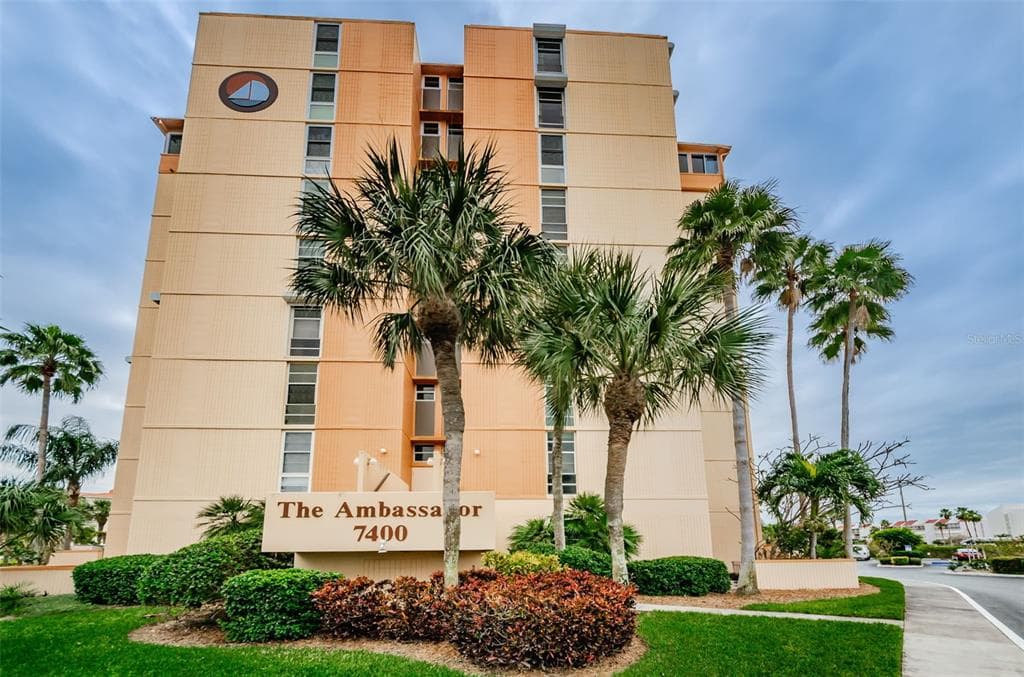 7400 SUN ISLAND DRIVE S #806 3