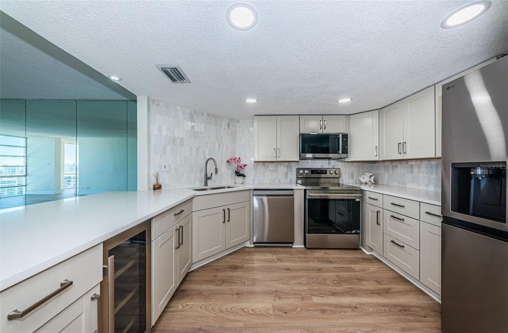 7400 SUN ISLAND DRIVE S 806 photo 20
