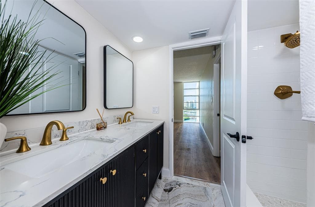 7400 SUN ISLAND DRIVE S 806 photo 25