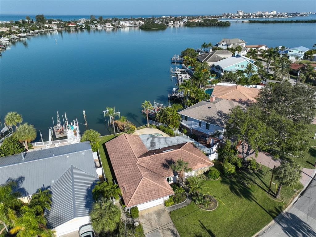 410 HARBOR DRIVE N photo 6