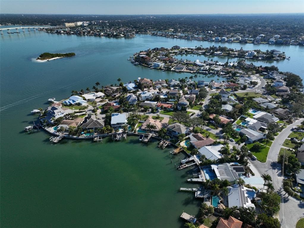 410 HARBOR DRIVE N 5