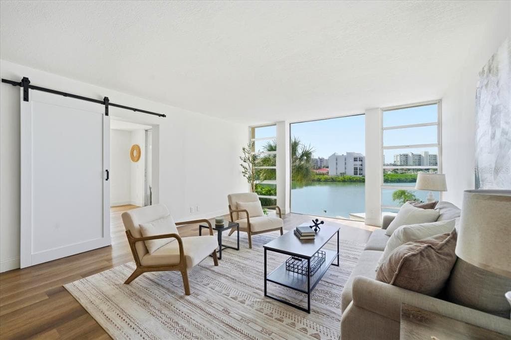 7400 SUN ISLAND DRIVE S 202 photo 2