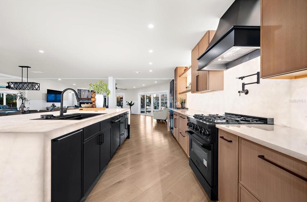 330 LEEWARD ISLAND photo 20
