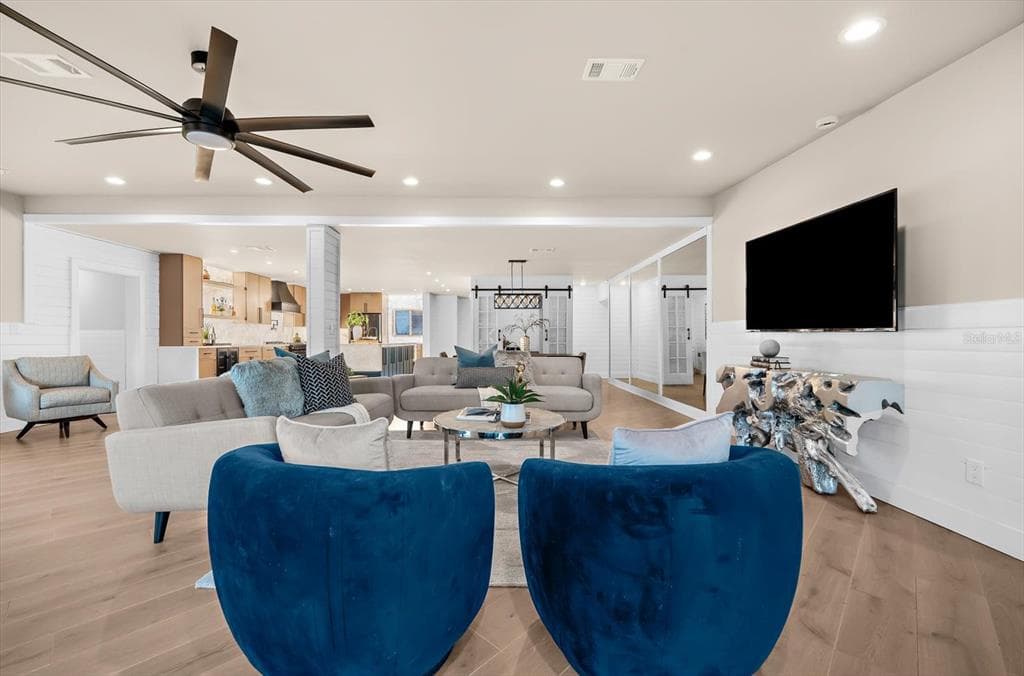 330 LEEWARD ISLAND 4