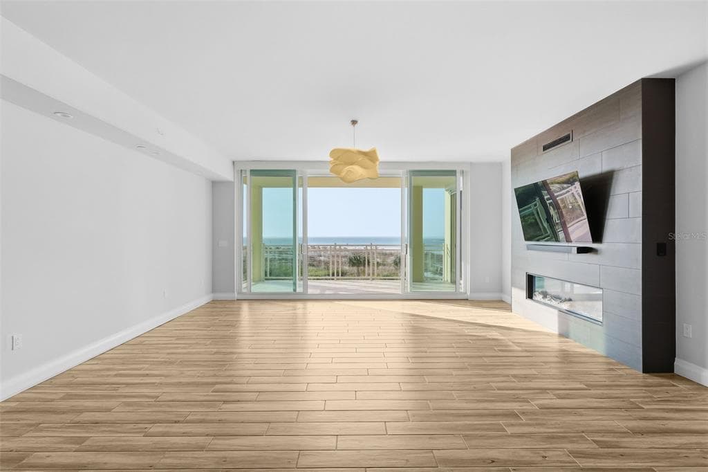 800 COLLANY ROAD 302 photo 19