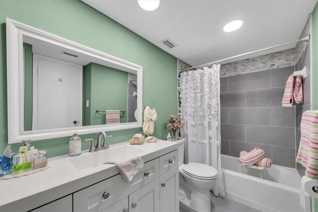 660 ISLAND WAY 506 photo 22