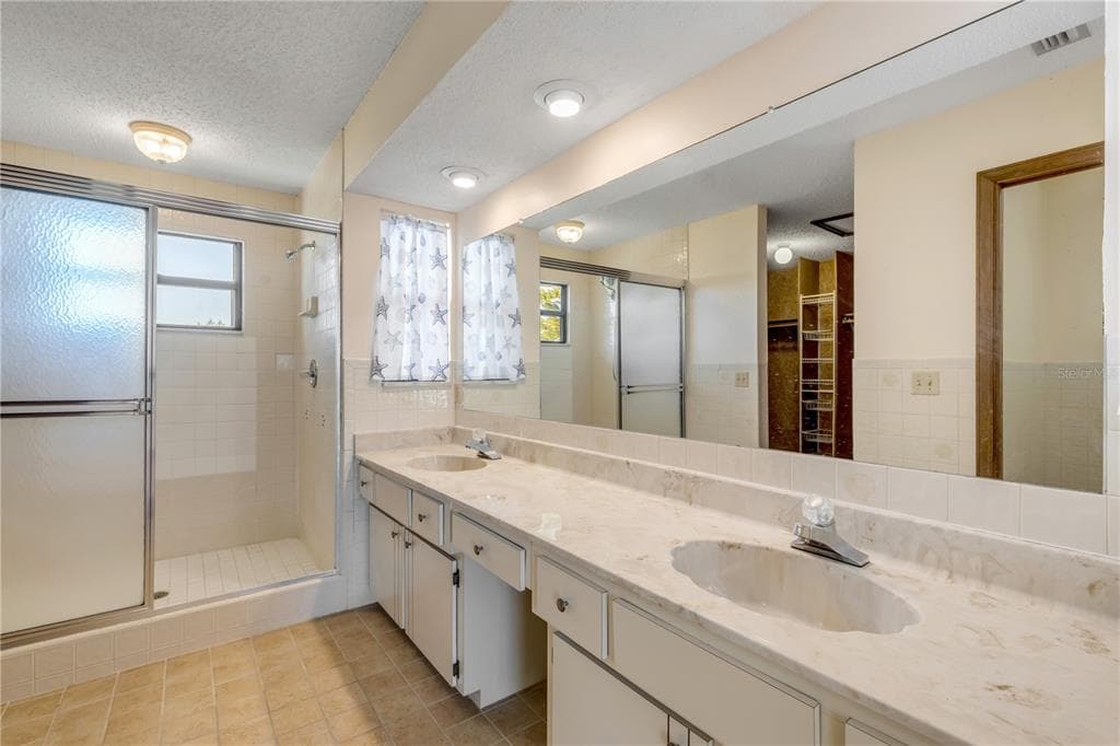 824 EEL AVENUE photo 17