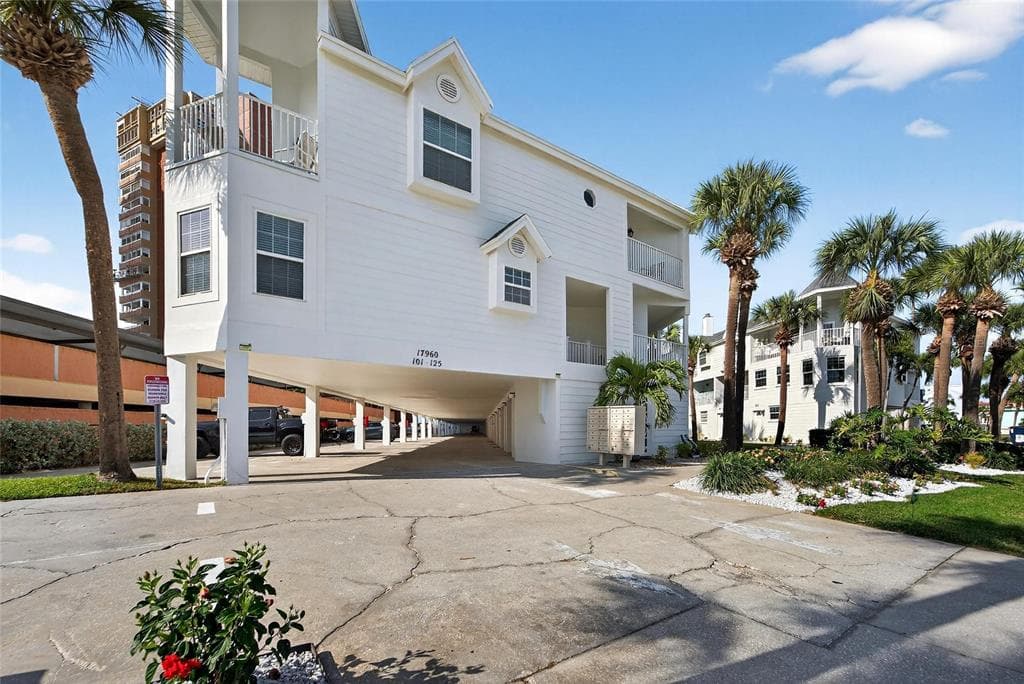 17960 GULF BOULEVARD 104 photo 10