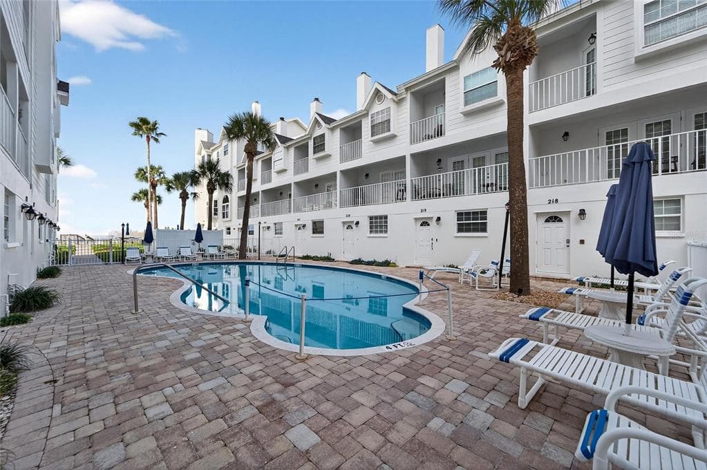 17960 GULF BOULEVARD 104 photo 8