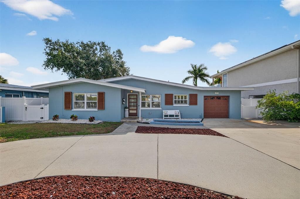 333 LA HACIENDA DRIVE 3