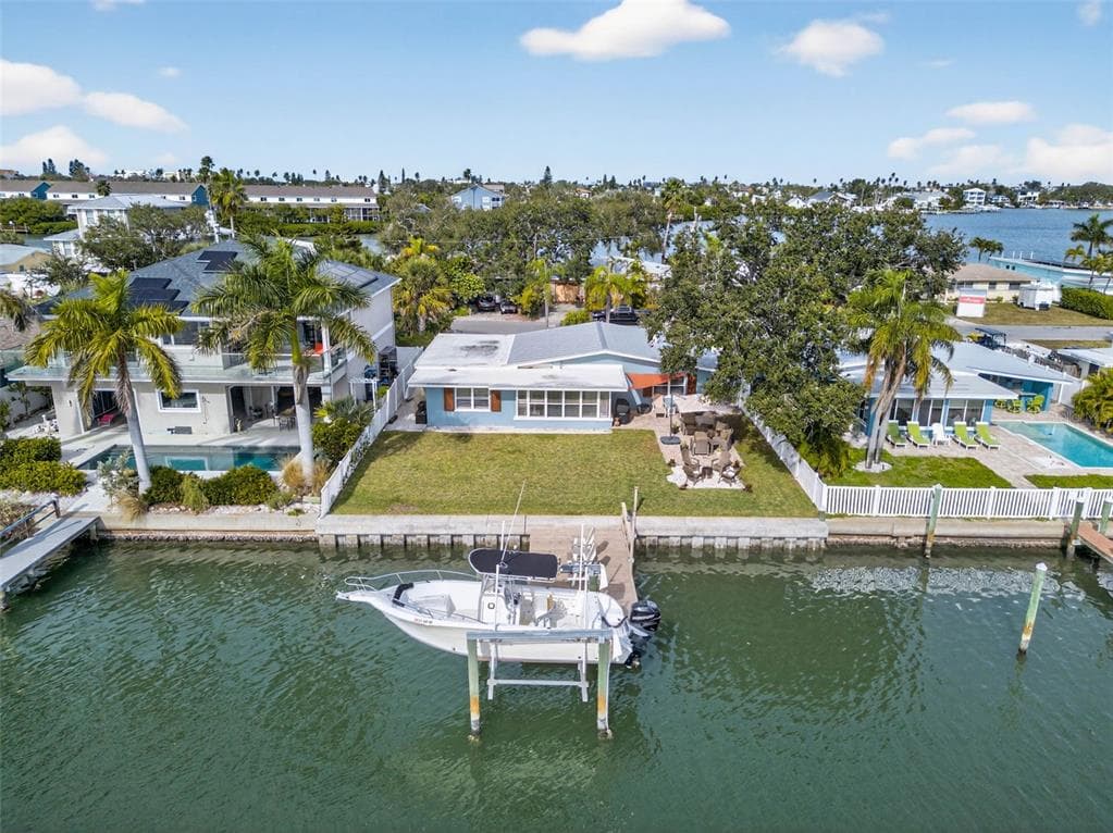 333 LA HACIENDA DRIVE 1