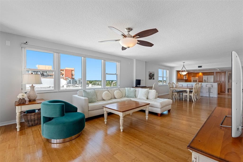 16326 GULF BOULEVARD 510 photo 4