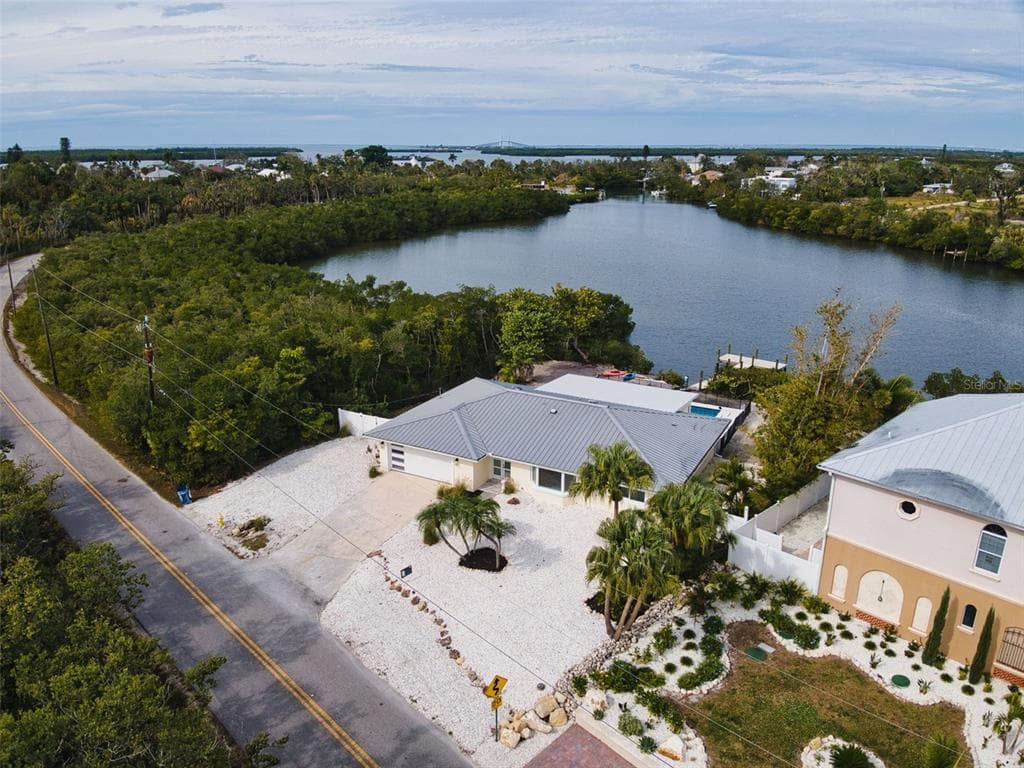 910 BAYSHORE DRIVE 4