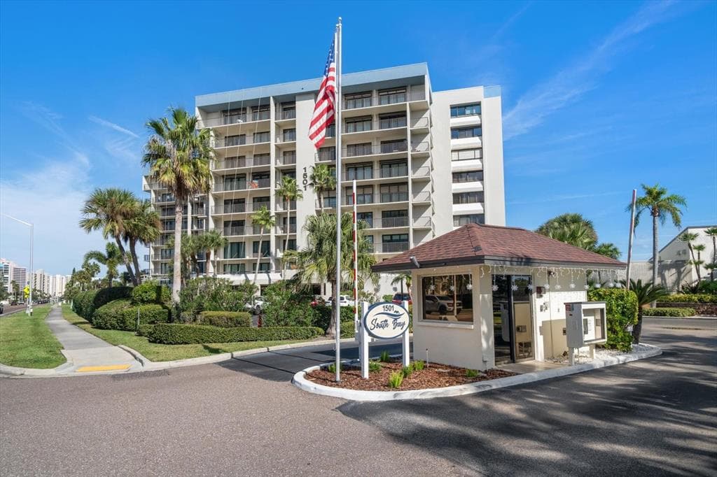 1501 GULF BOULEVARD 604 photo 1