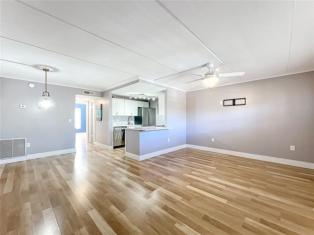 12760 INDIAN ROCKS ROAD 583 photo 4