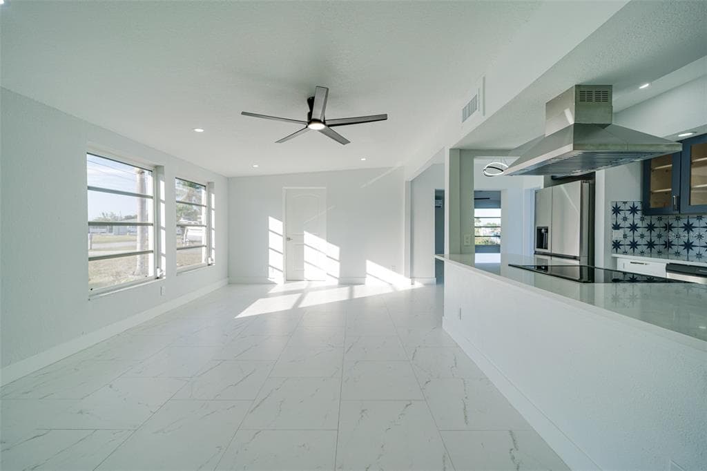 217 W TARPON BOULEVARD NW 3