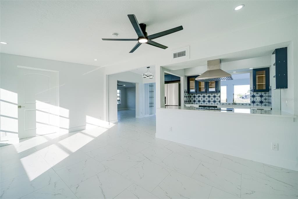 217 W TARPON BOULEVARD NW 4