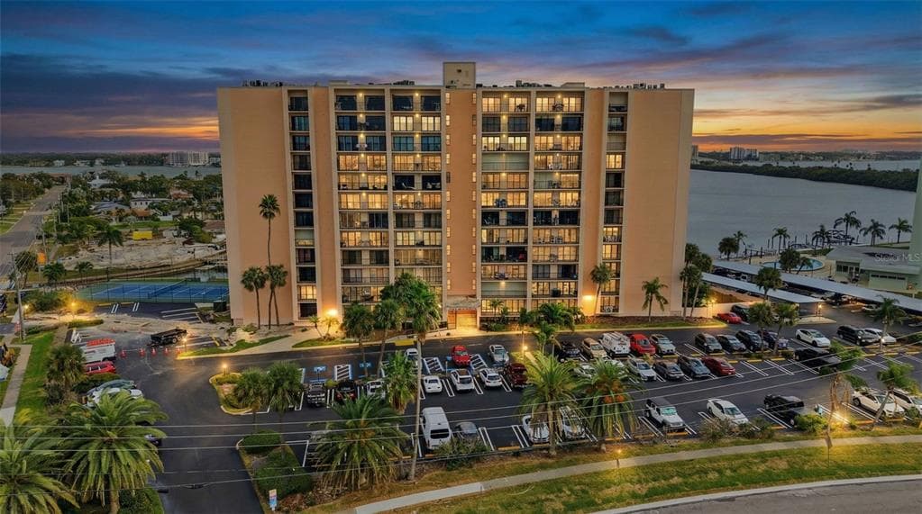 51 ISLAND WAY #311 2