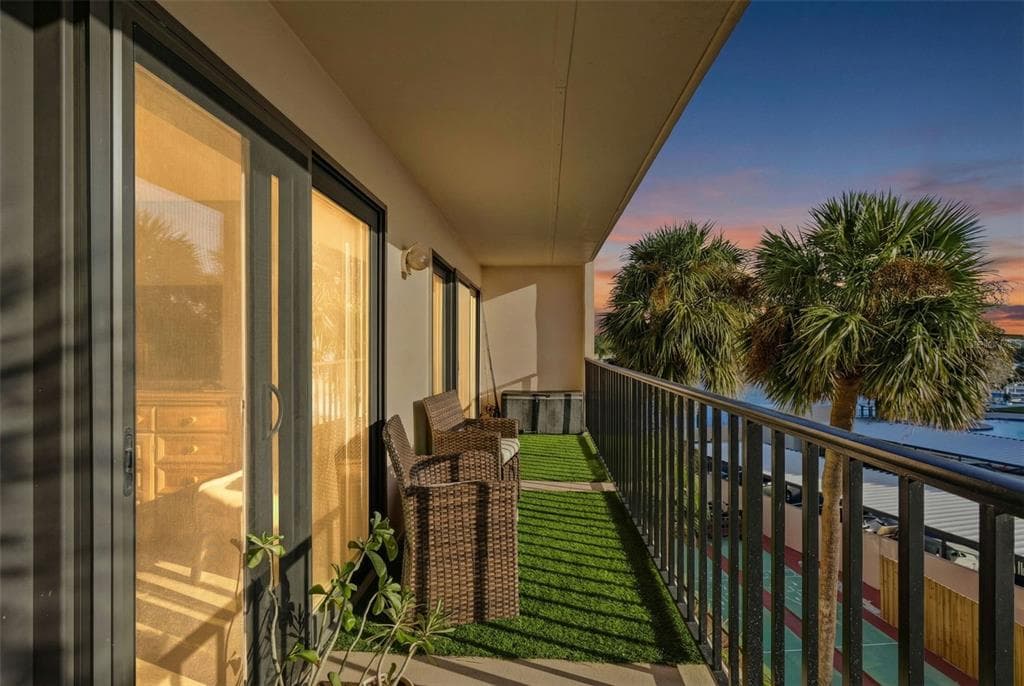 51 ISLAND WAY #311 5