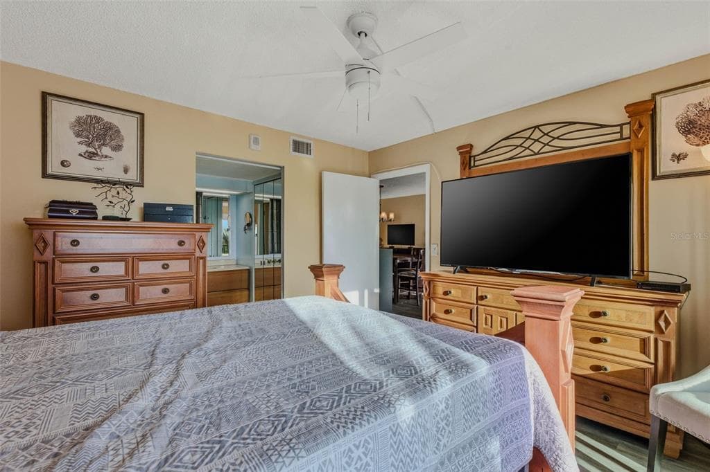 51 ISLAND WAY 311 photo 25
