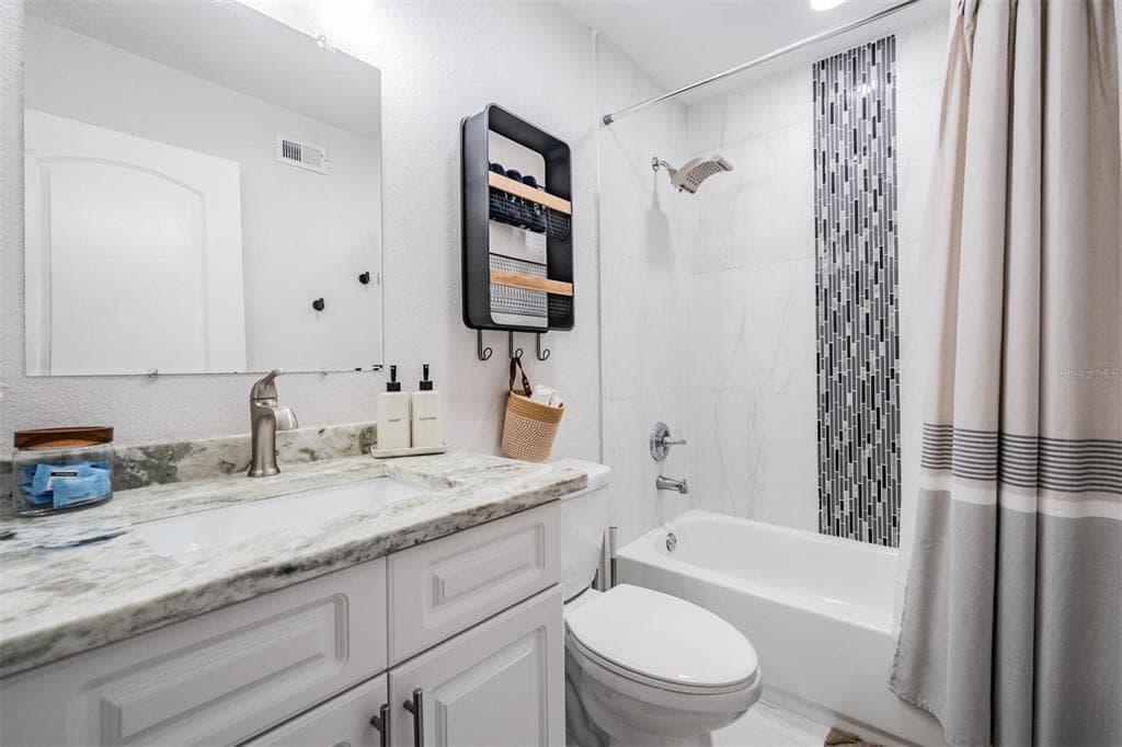 200 MERES BOULEVARD 16 photo 23