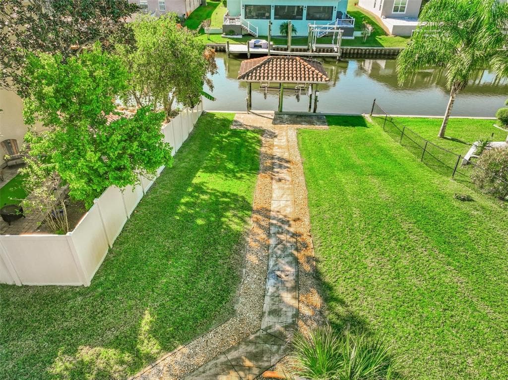2 CHER COURT photo 4