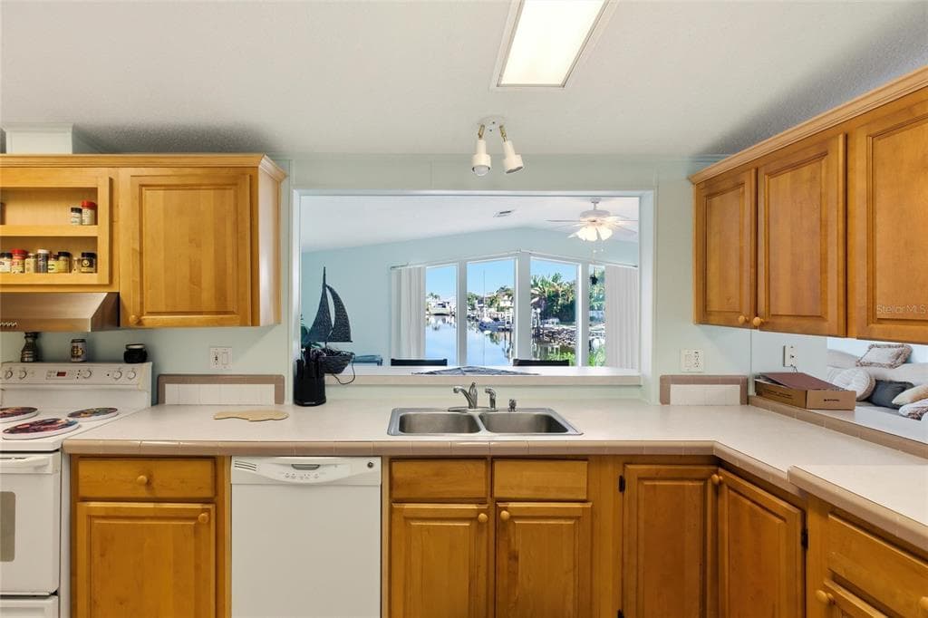 4190 PELICAN POINTE DRIVE photo 22