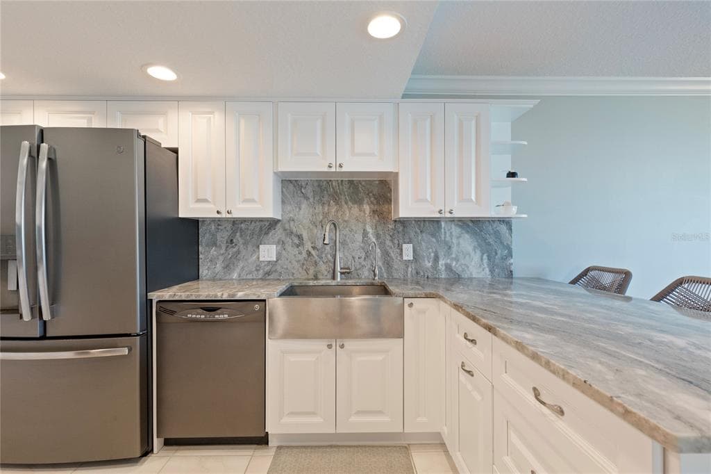 736 ISLAND WAY 406 photo 25