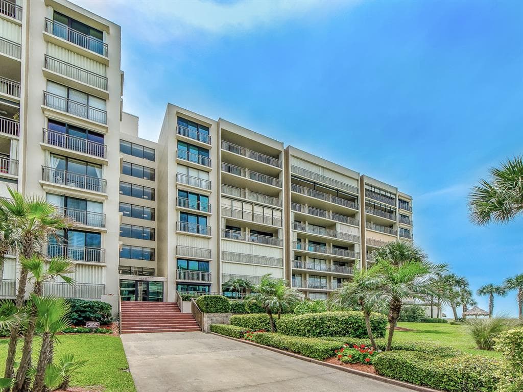 1430 GULF BOULEVARD 110 photo 2