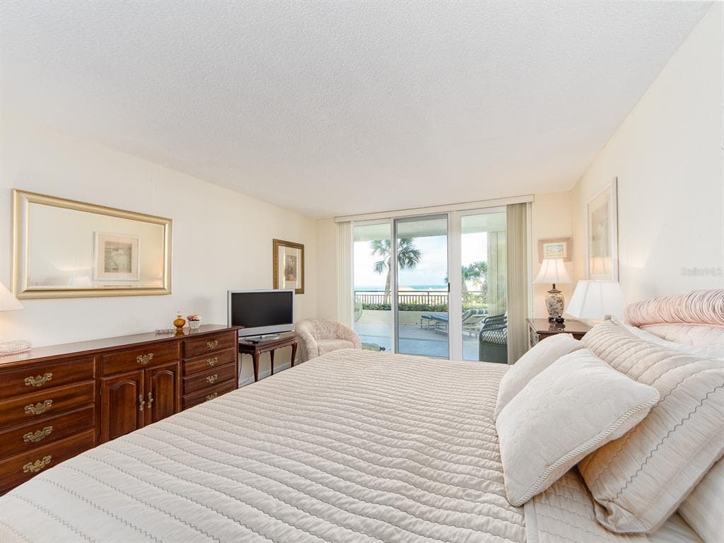 1430 GULF BOULEVARD 110 photo 20