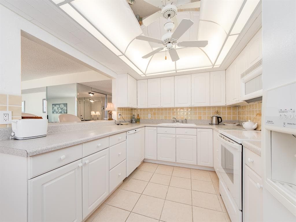 1430 GULF BOULEVARD 110 photo 9