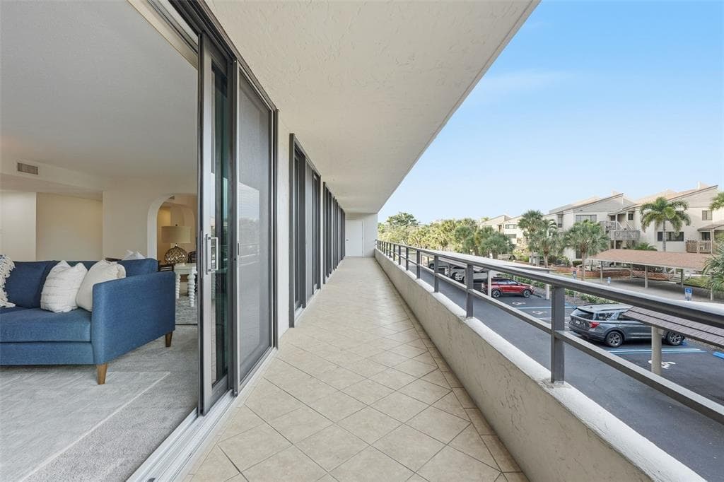 6415 MIDNIGHT PASS ROAD 211 photo 10