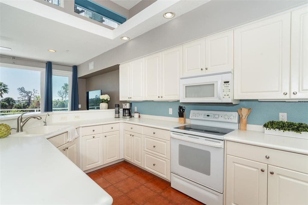 8226 HARBORSIDE CIRCLE photo 13