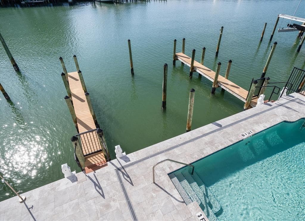 211 DOLPHIN POINT 2 photo 9