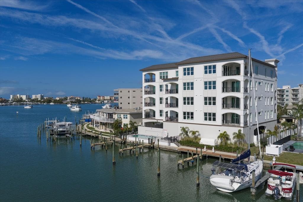 211 DOLPHIN POINT #4 1