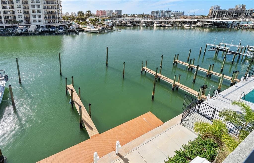 211 DOLPHIN POINT #4 4