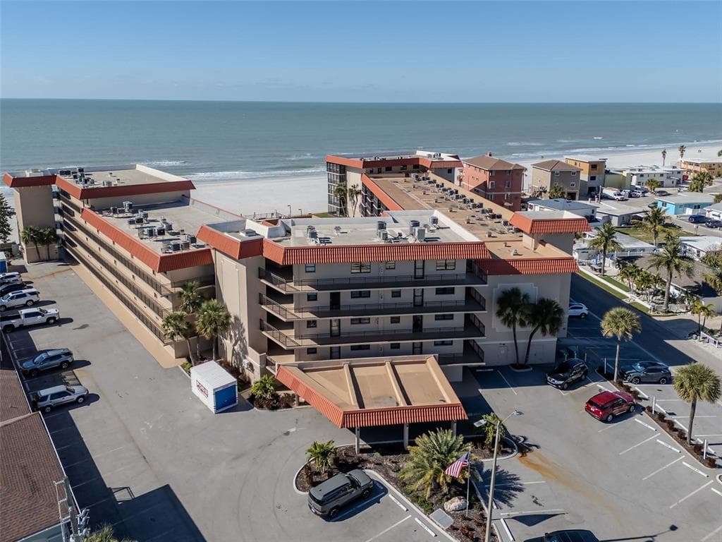 17580 GULF BOULEVARD 403 photo 1