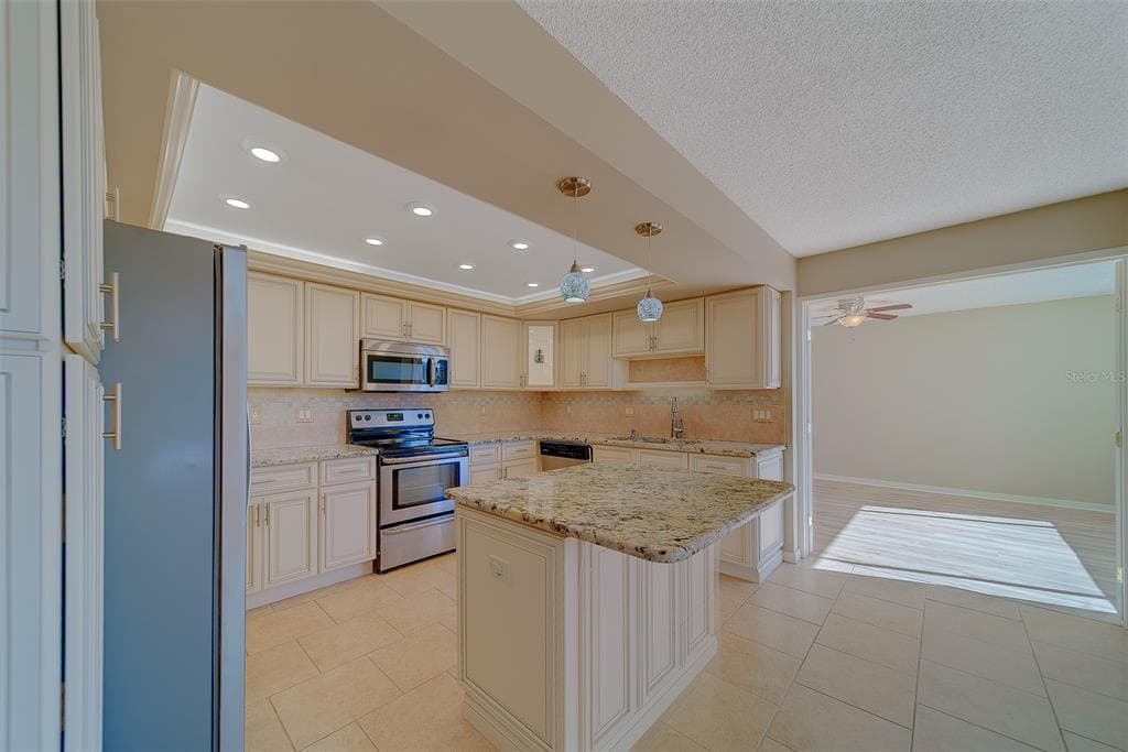 1480 GULF BOULEVARD 201 photo 18