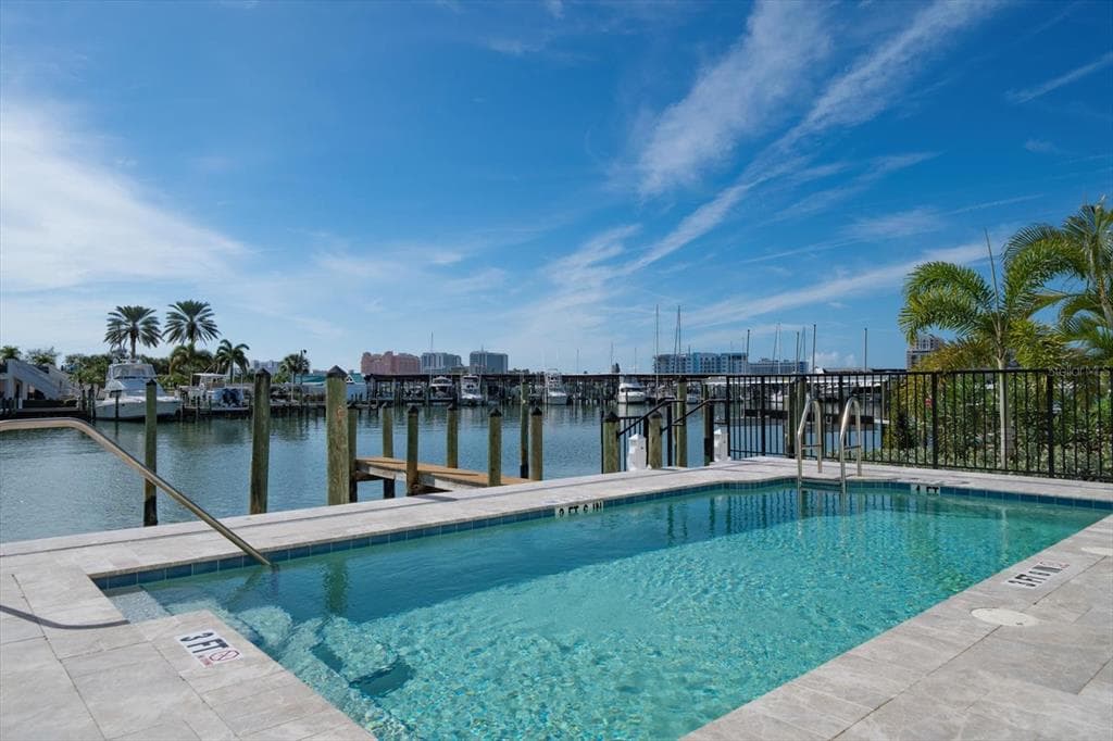 211 DOLPHIN POINT #501 3