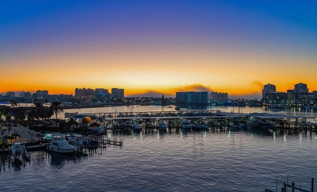 211 DOLPHIN POINT #501 1