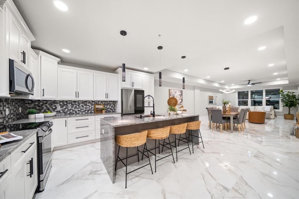 211 DOLPHIN POINT #202 4