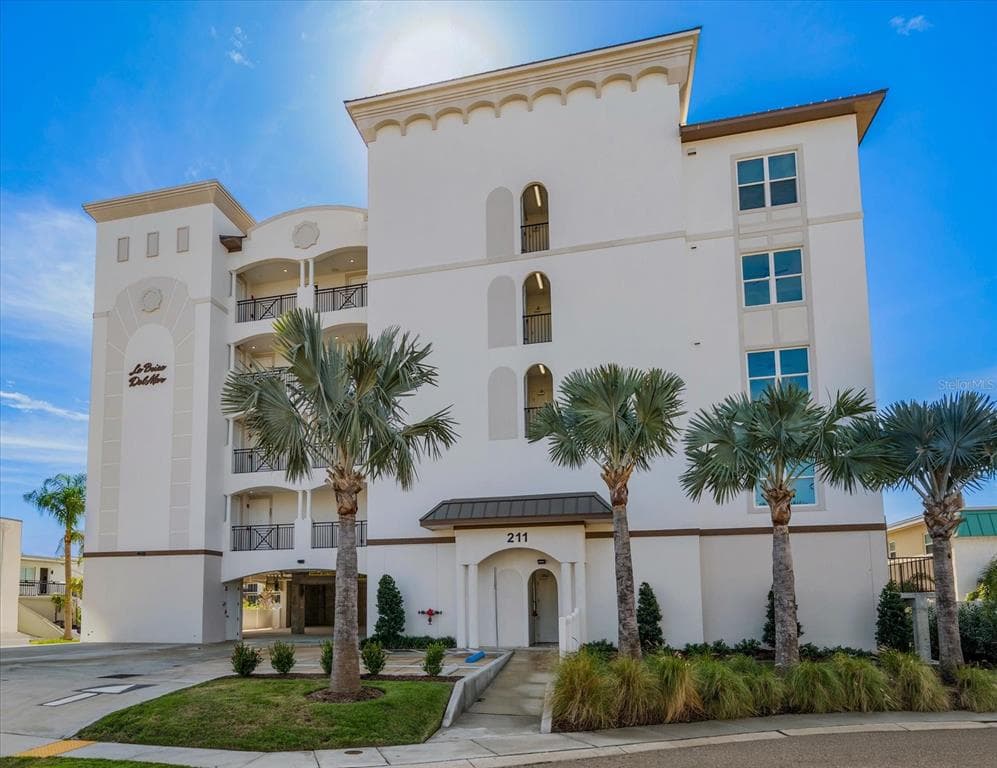 211 DOLPHIN POINT #301 2