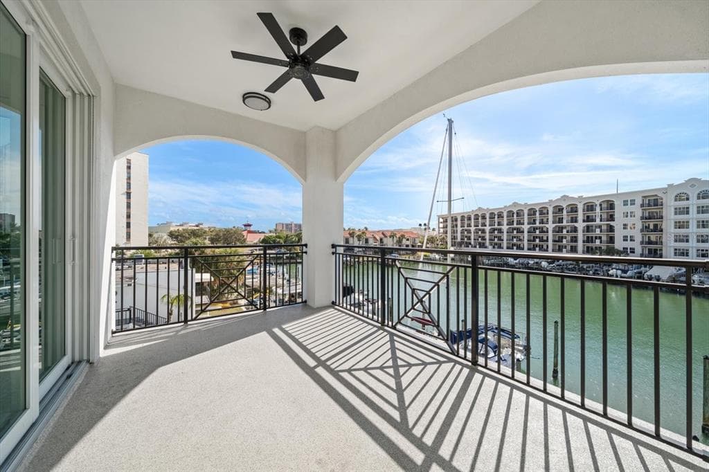 211 DOLPHIN POINT #301 4