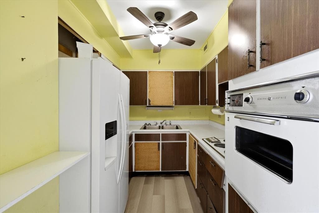 31 ISLAND WAY 1205 photo 6