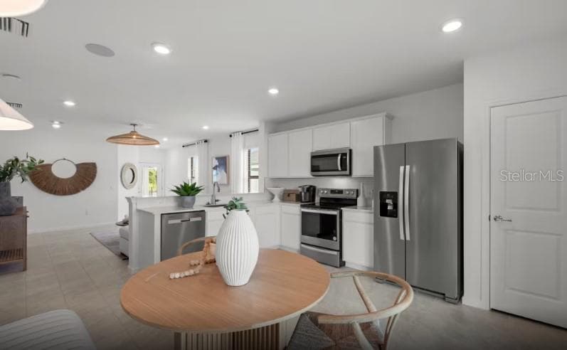 810 BALLEBY TRAIL photo 3