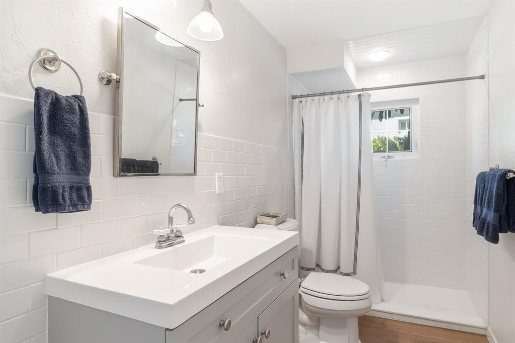 161 1ST STREET E photo 18
