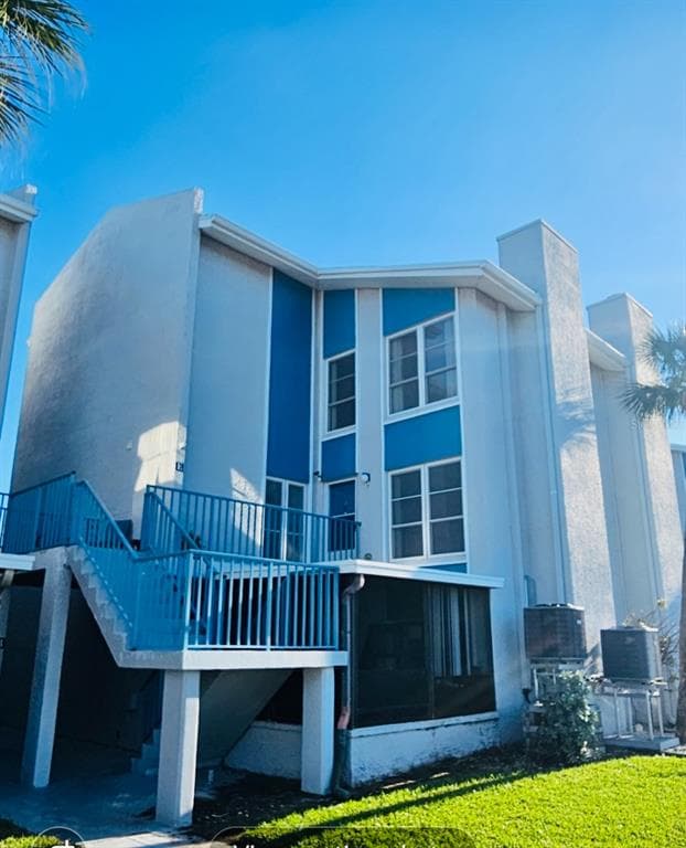 179 MEDALLION BOULEVARD E photo 1