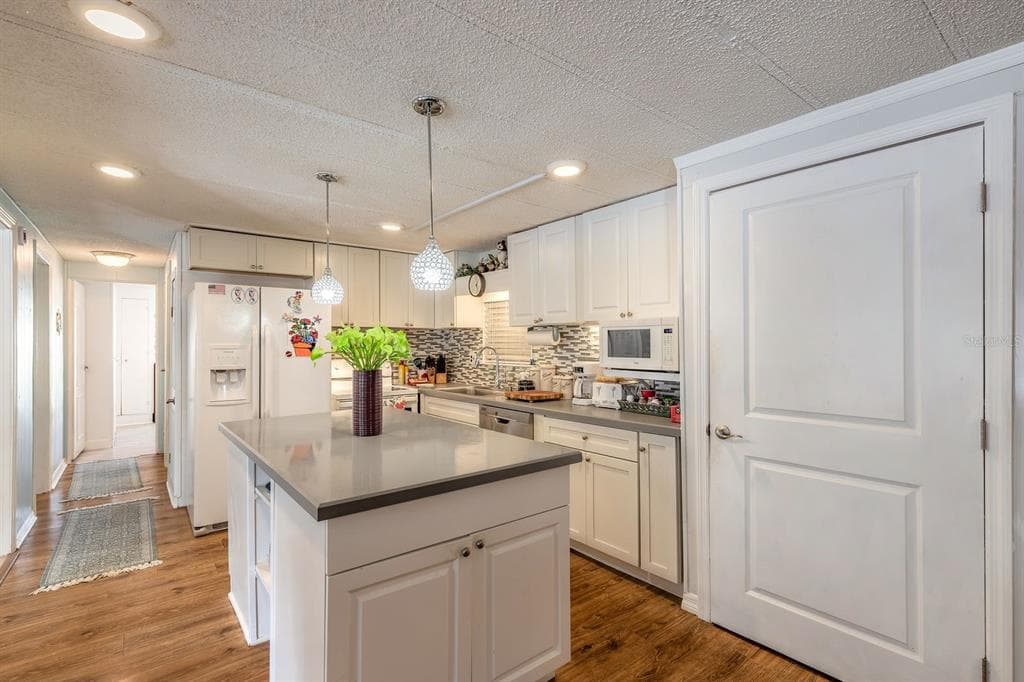 109 DOUGLAS STREET photo 14